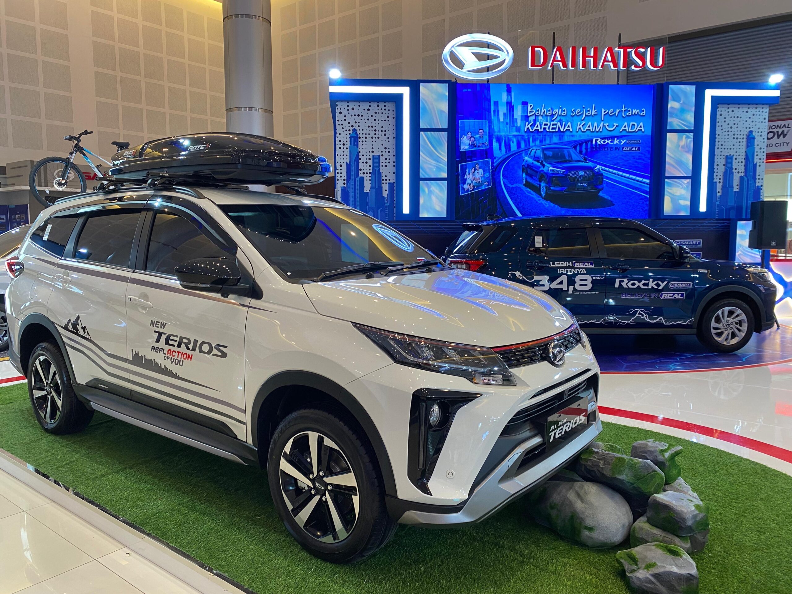 Kunjungi Daihatsu di IIMS Surabaya 2026: Ada Rocky Hybrid, Diskon Besar, & Hadiah Utama Ayla