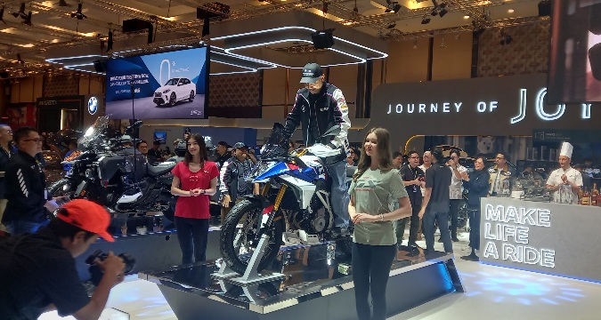 Lebih Canggih, BMW F 450 GS & R 1300 RT Resmi Mengaspal di GIIAS 2026