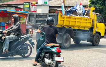 5 Cara Bijak Pakai Gadget Supaya Tetap Aman di Jalan