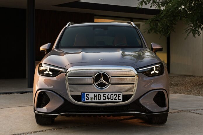 GLC Listrik Mercedes-Benz Raih Penghargaan Bergengsi GCOTY