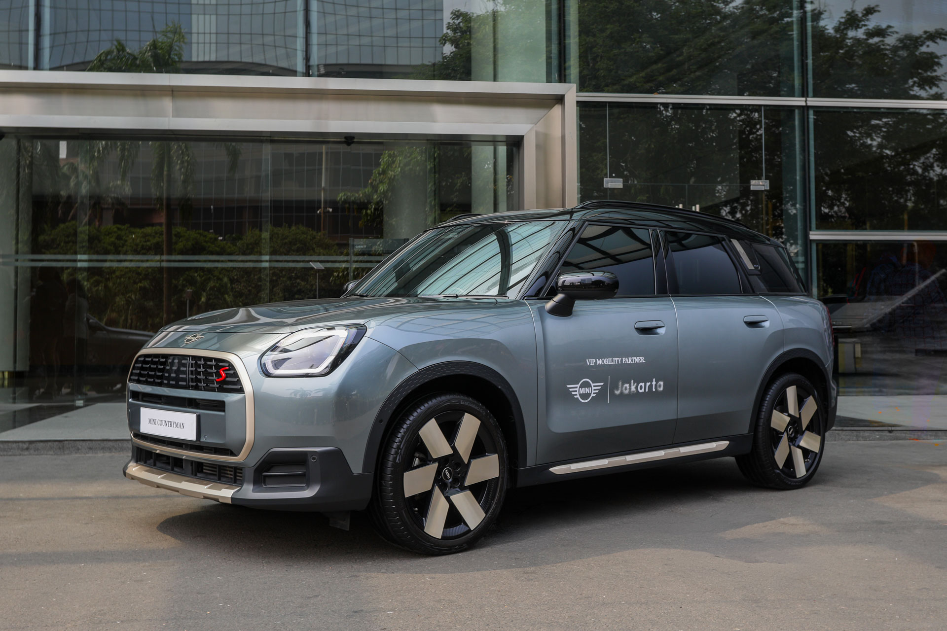 BMW & MINI Hadir di Art Jakarta 2026: Saat Mobil Mewah Bertemu Seni