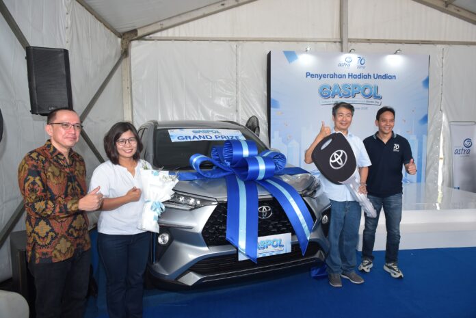 Dommy Eriko Sabet Toyota Veloz Hybrid dari Program Undian GASPOL Asuransi Astra